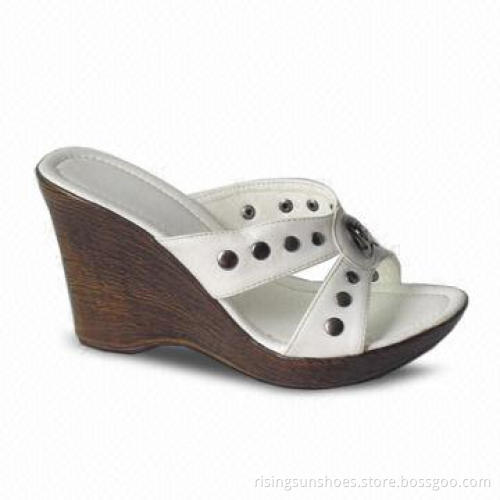 Women's Trendy Wedge Slippers with Wood-imitating Heel, Upper Straps Decorated with Metal Rivets